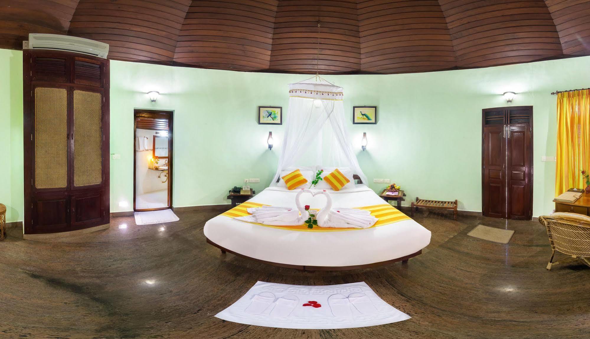 Soma Manaltheeram Ayurveda Beachvillage Kovalam Esterno foto